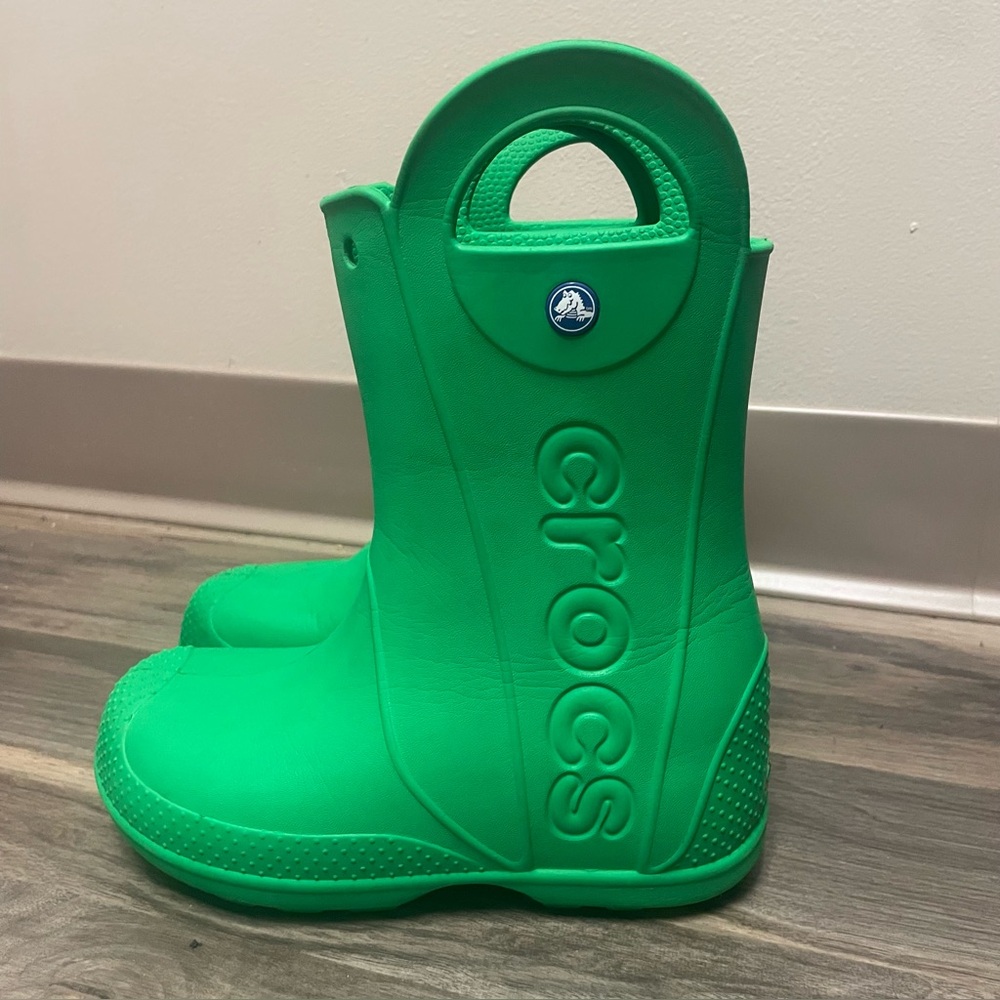 Crocs Handle It Green Slip On Water Resistant Rain Boots Size 2